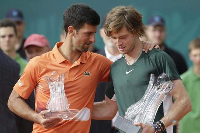 代球员在竞 代球员在竞