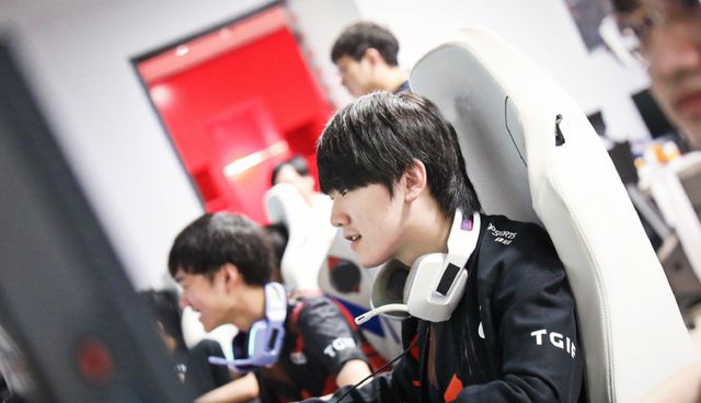 尤其是在中 尤其是在中